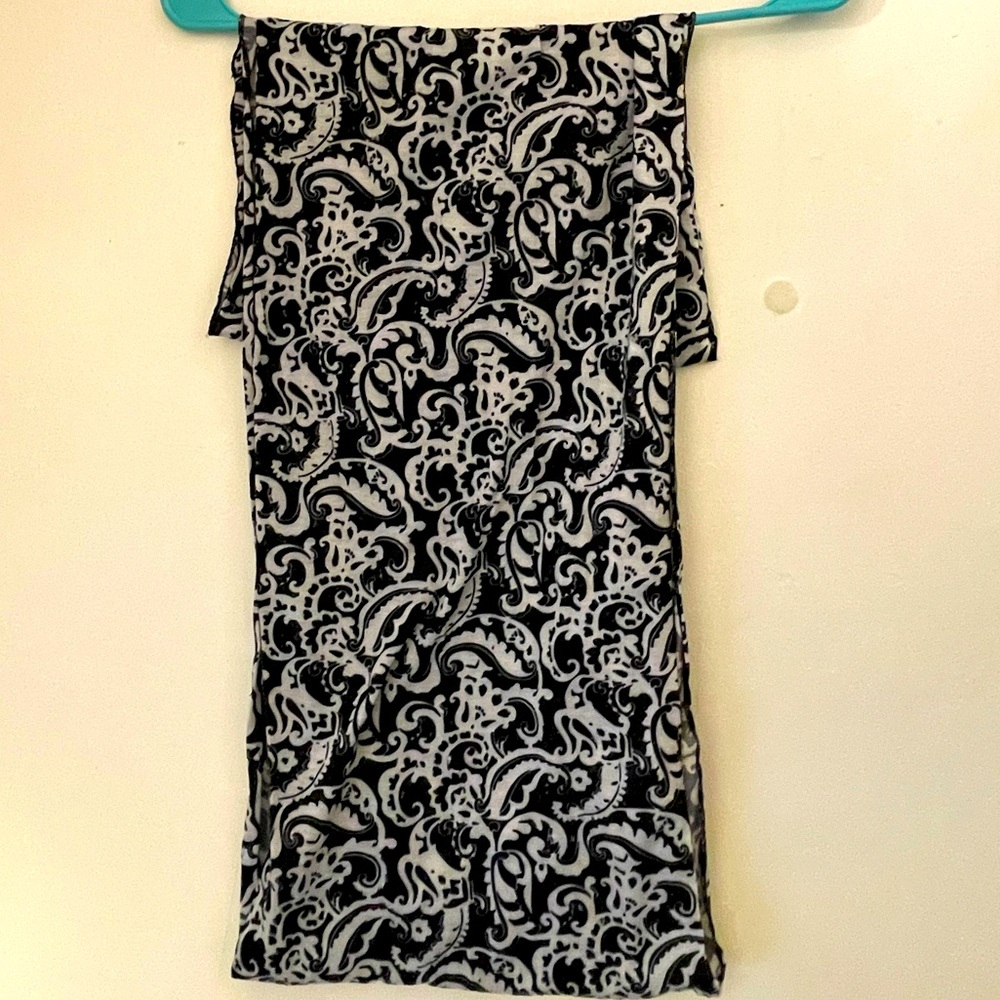 BLACK/WHITE INFINITY SCARF